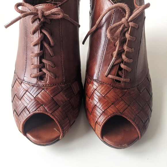 Preppy Cole Haan woven Peep toe lace up high heel shoes - Picture 2 of 10